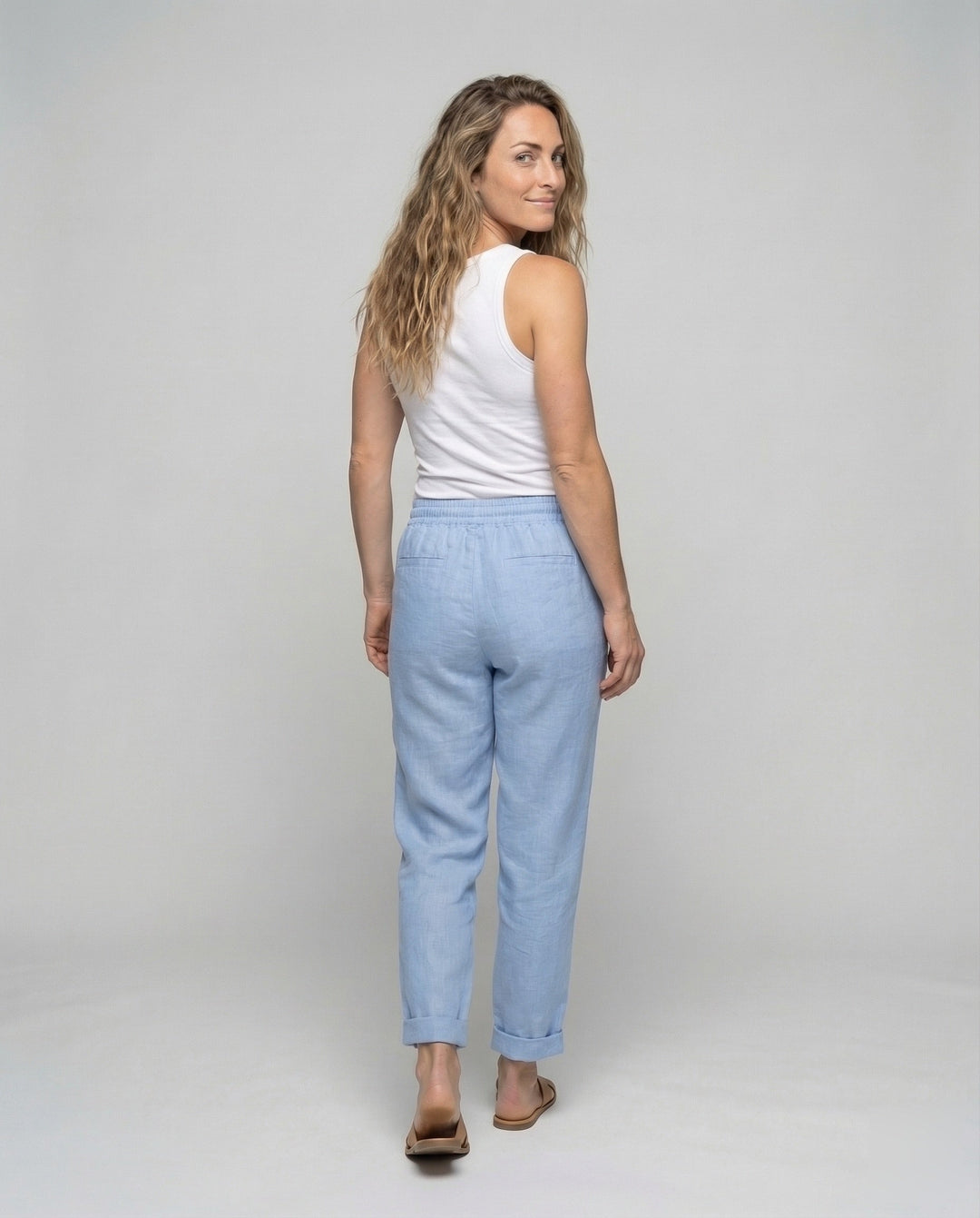 Damen leichte Leinenhose mit geradem Schnitt.