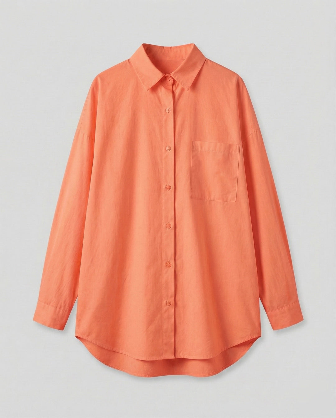 Damen leichte Long-Hemdbluse im Oversize-Look.