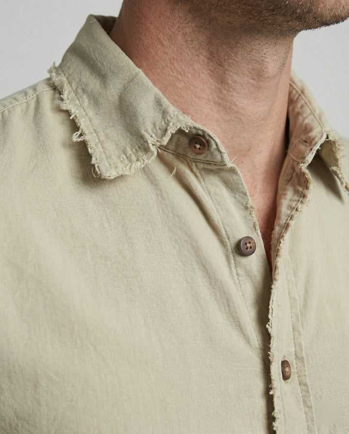 Herren lässiges Button-Down-Hemd mit asymmetrischem Saum