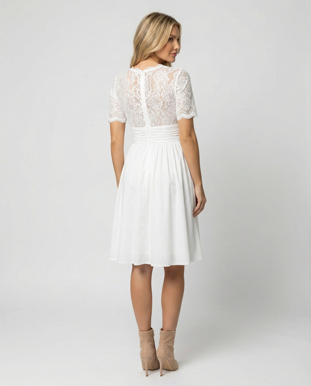 Romantisches Spitzen Hochzeitskleid
