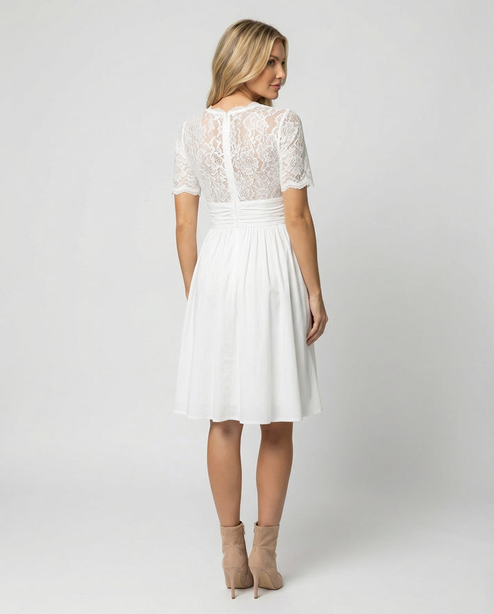 Romantisches Spitzen Hochzeitskleid